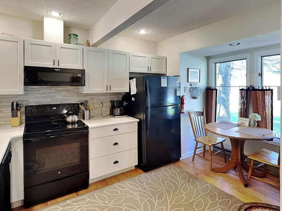 Eat-In Full Kitchen