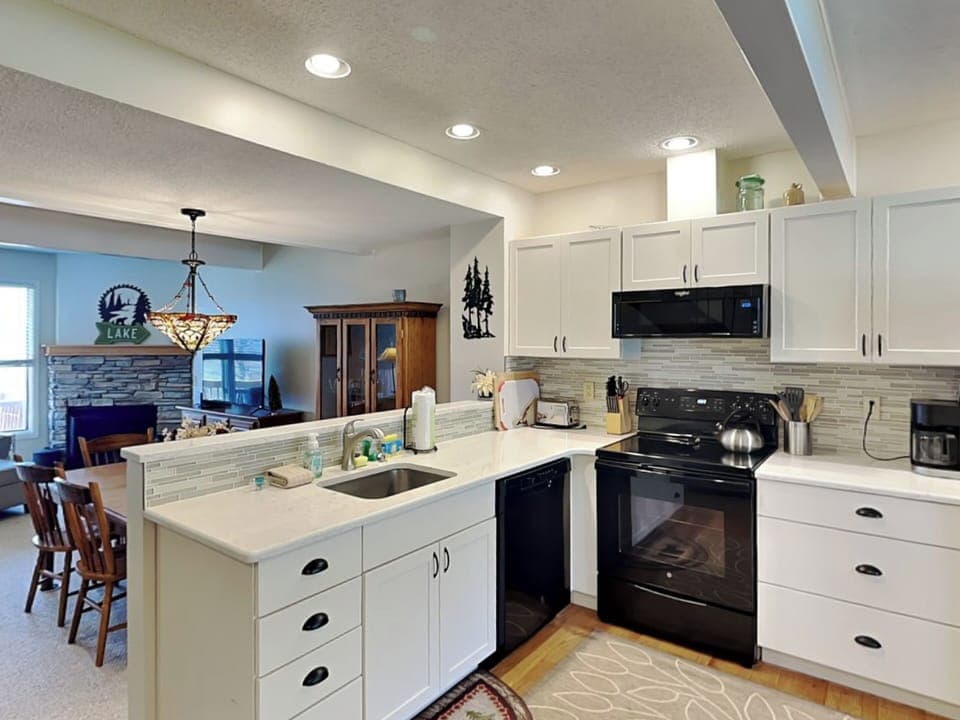 Eat-In Full Kitchen