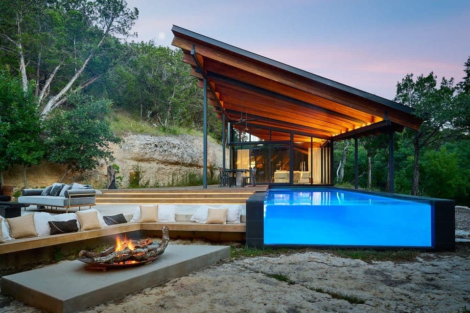 Experience this modern West Austin retreat, where sleek modern lines meet nature’s serenity. Lounge by the glowing fire pit, unwind in the sunken seating area, or take a dip in the illuminated infinity pool—every detai