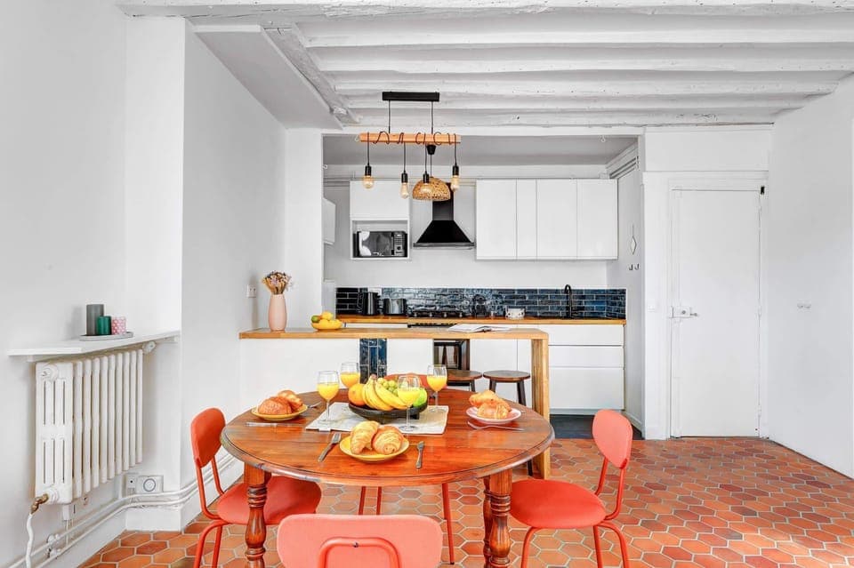 The kitchen and dining area