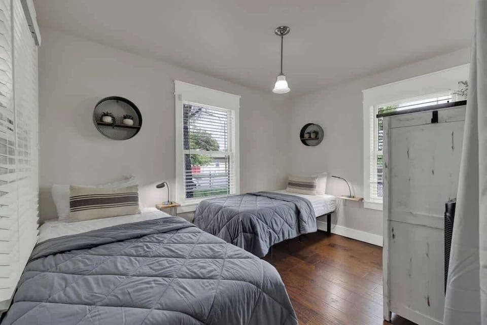 Bedroom three with 2 twin beds