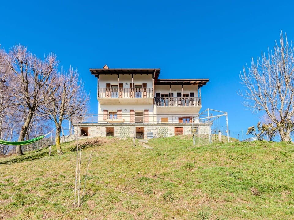 Furniture, Apartment, Chair, Wood Stain, Paint, Kitchen & Dining Room Table, Kitchen, Countertop, Major Appliance