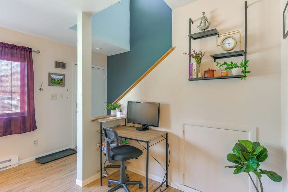 Desk | 1st Floor