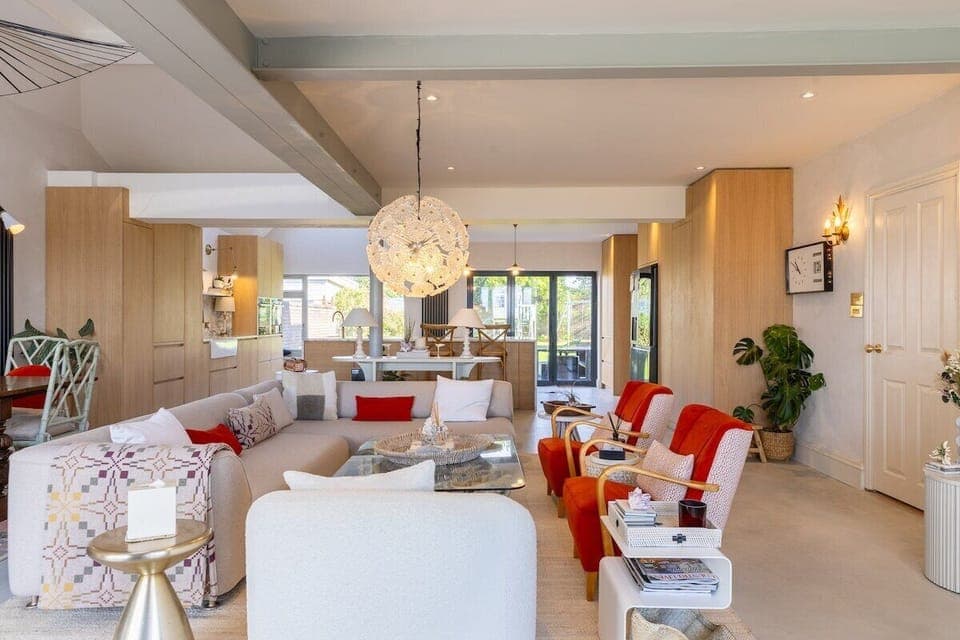 Living Room / Lounge