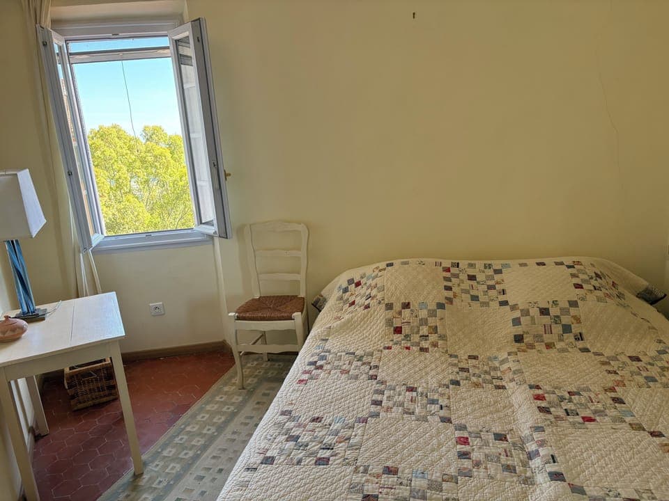 second bedroom, this bed can split to make 2 twins. beautiful view 