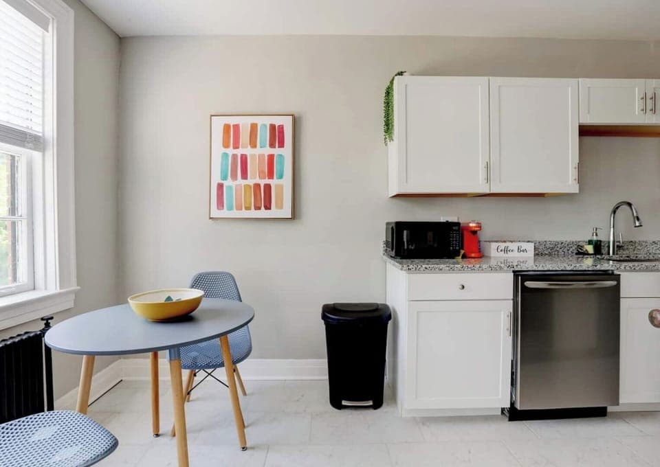 Dine-in kitchen