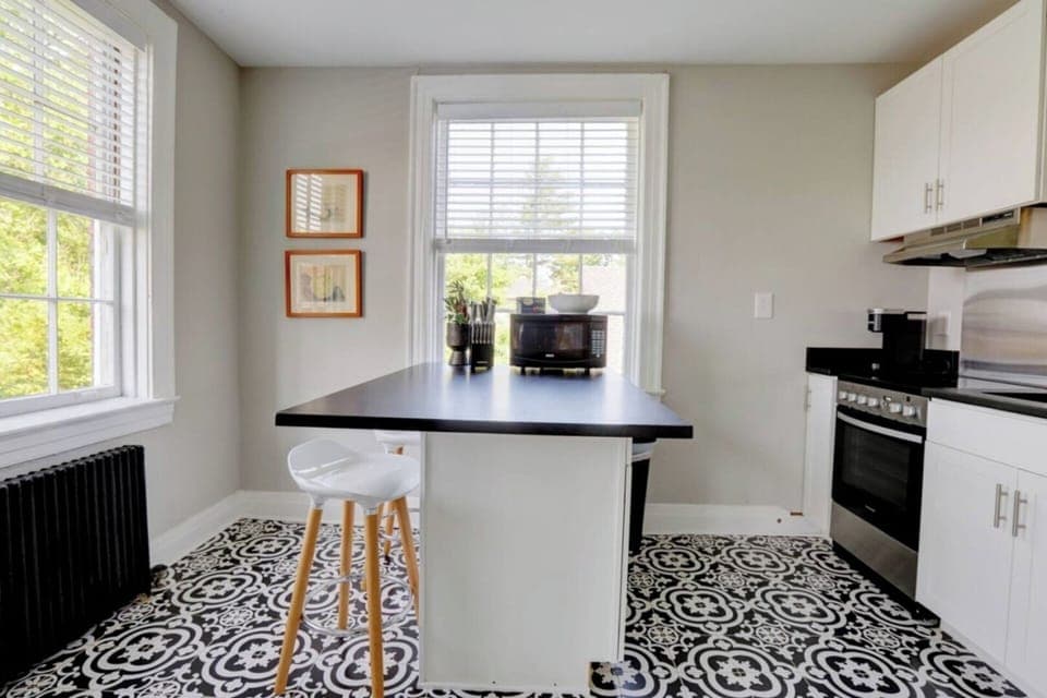 Dine-in kitchen