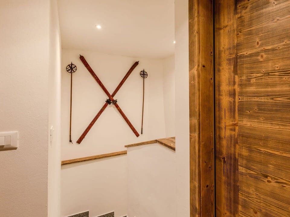 Wood, Flooring, Wood Flooring, Hardwood, Floor, Wood Stain, Ceiling, Plank, Plywood, Varnish