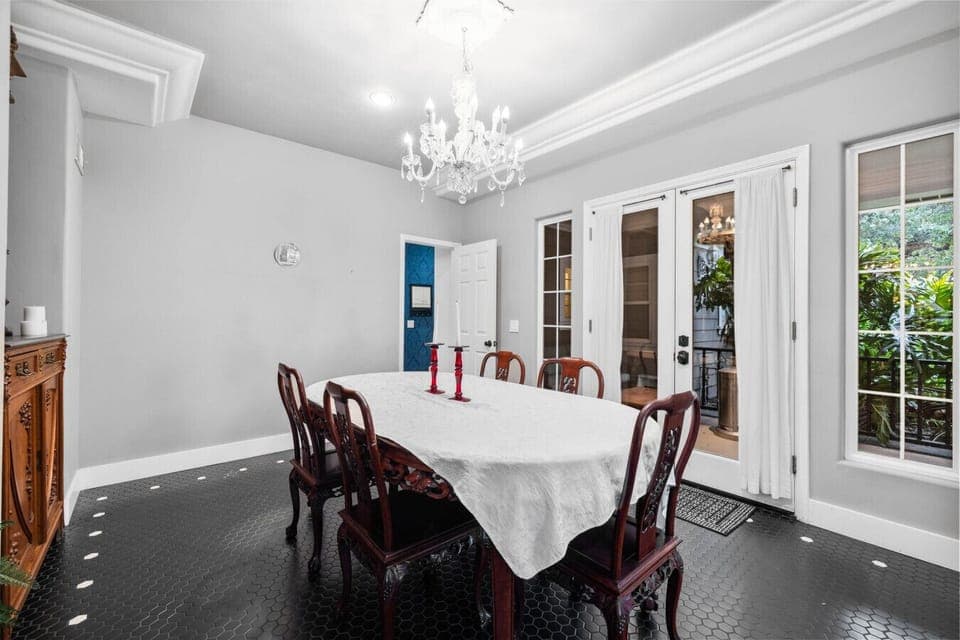 Open the doors to fresh air and natural light as you enjoy a relaxed meal with garden views.