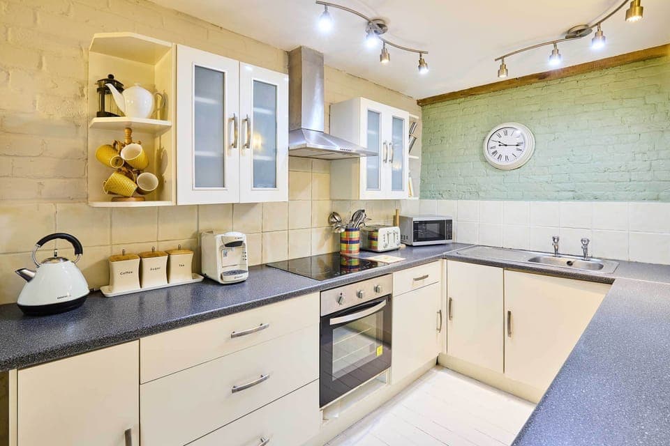 West Barn, Toftrees - Host & Stay