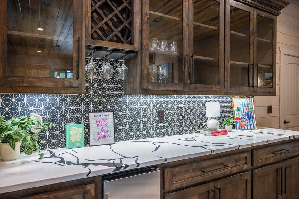 Side bar area with an addl ice maker + big pantry