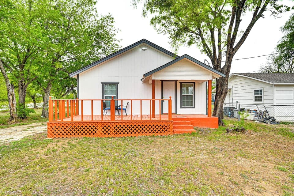 Brownwood Vacation Rental | 2BR | 1BA | 800 Sq Ft | 5 Steps to Enter