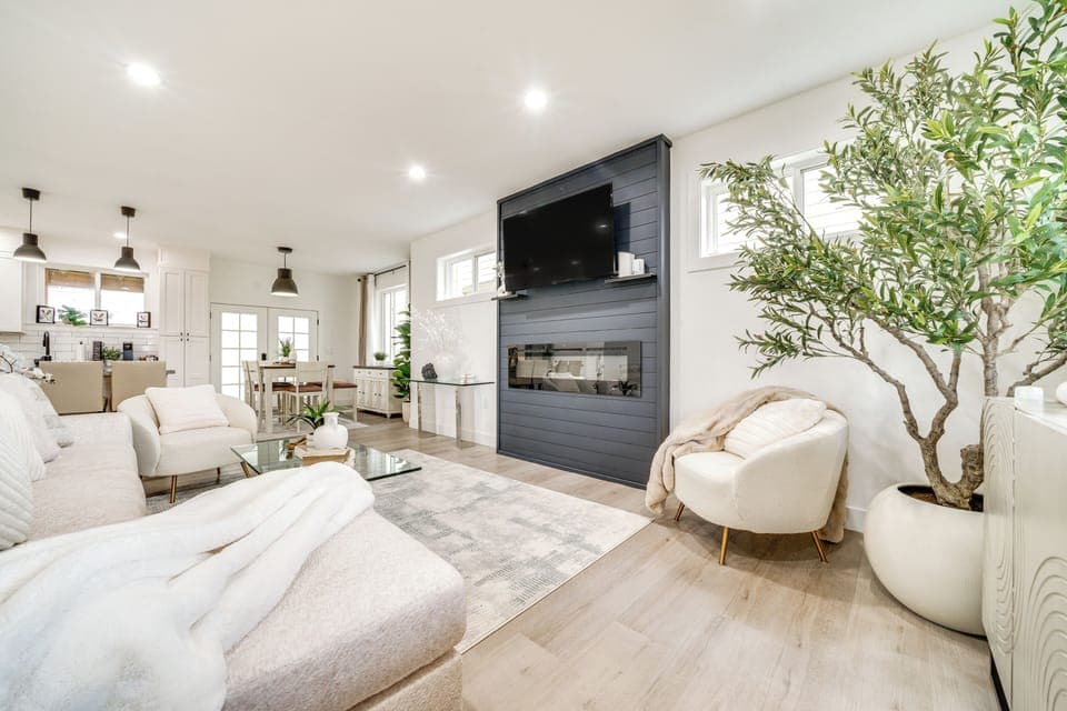 Tacoma Vacation Rental | 5BR | 3.5BA | 2,685 Sq Ft | 2 Steps Required