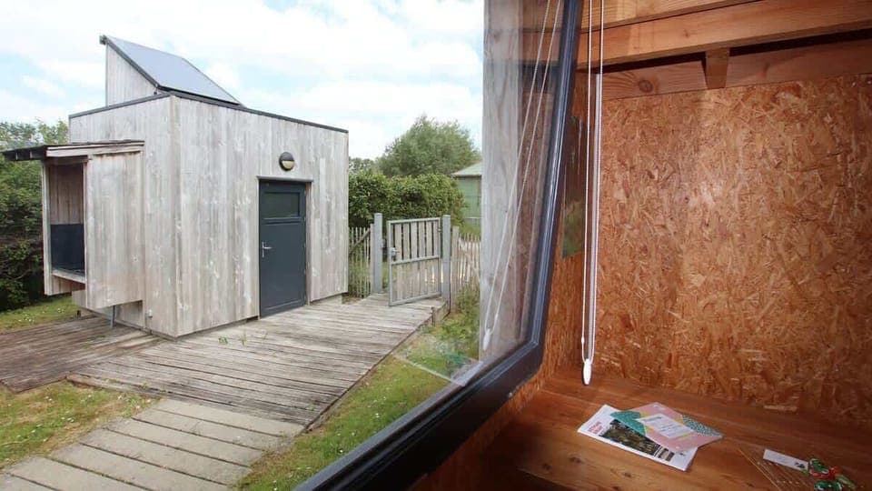 Orion vue sur la TIny House de la salle de bain et wc.