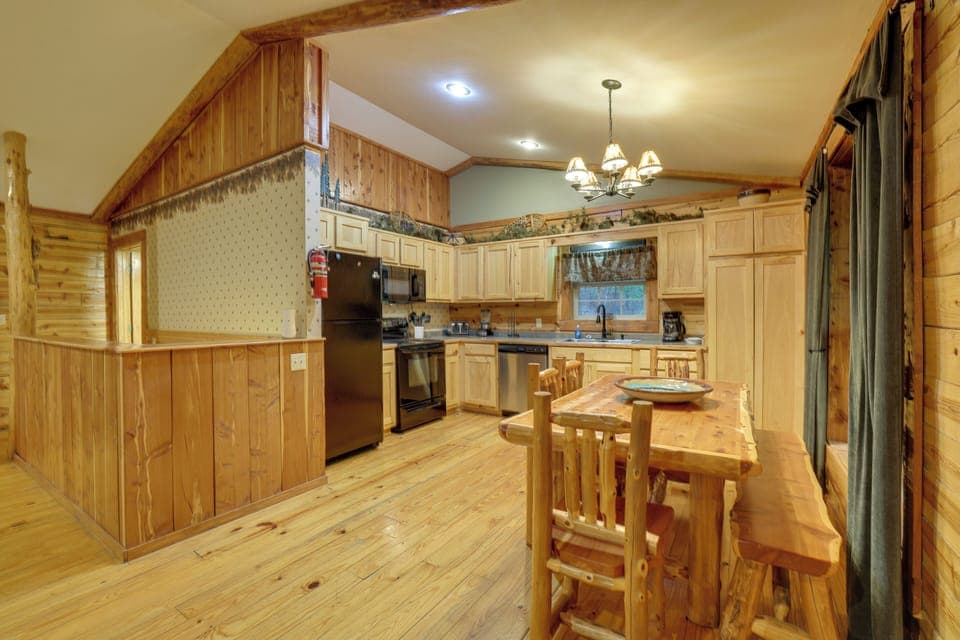 Dining Area | 1st Floor | Dishware/Flatware | Trash Bags/Paper Towels