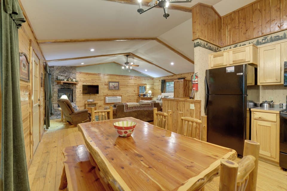 Dining Area | 1st Floor | Dishware/Flatware | Trash Bags/Paper Towels