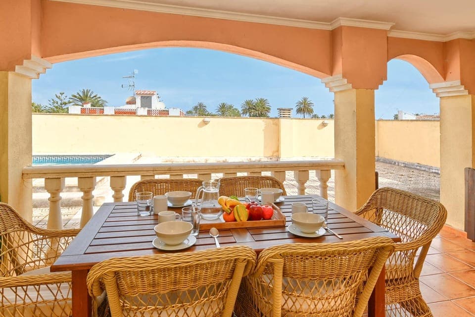 Outdoor dining area