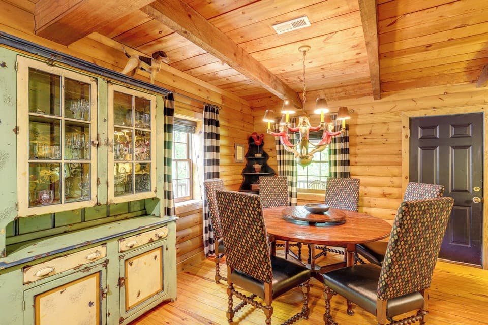 Dining Area | Open Floor Plan