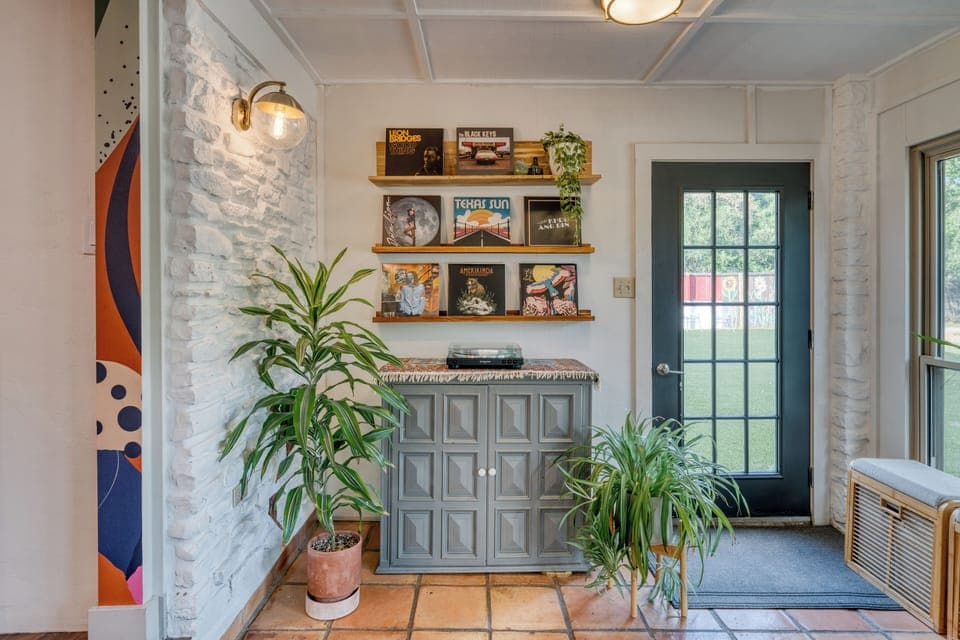 Sunroom. (Main house)