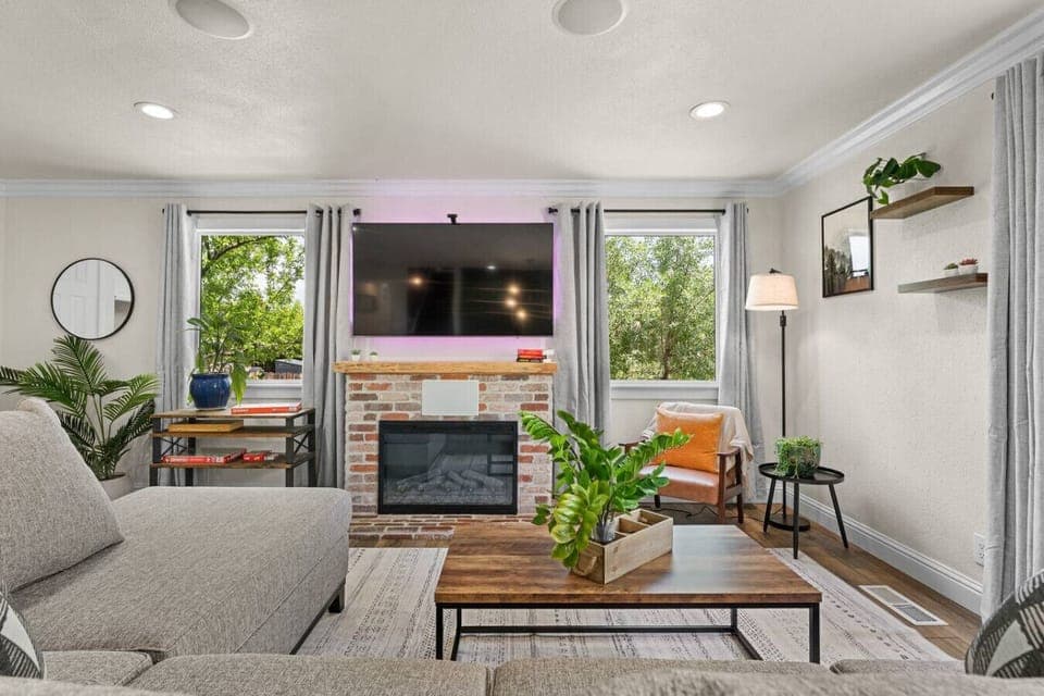 Natural light, comfy seating, and a fireplace? Yes, please. This serene living space is your new favorite spot to unwind after exploring the city.