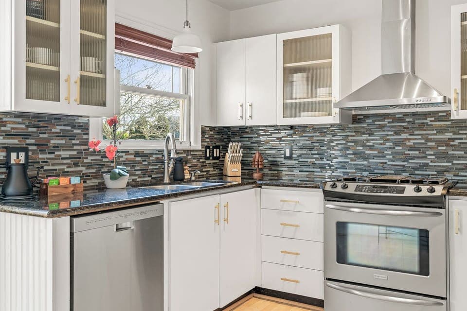 Enjoy the complimentary tea and coffee!