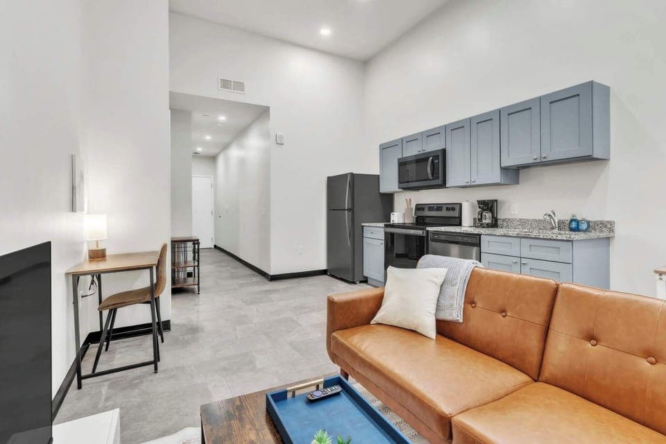 Living and kitchen area