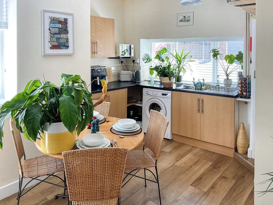 Kitchen/diner | Kookaburra Lodge, Brecon