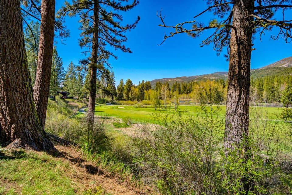 views of golf course and Penman Peak