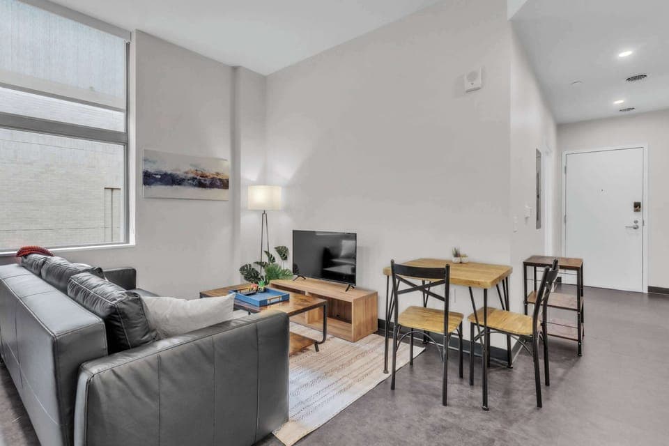 CozySuites | Modern 1BR in Downtown Pitts. #23
