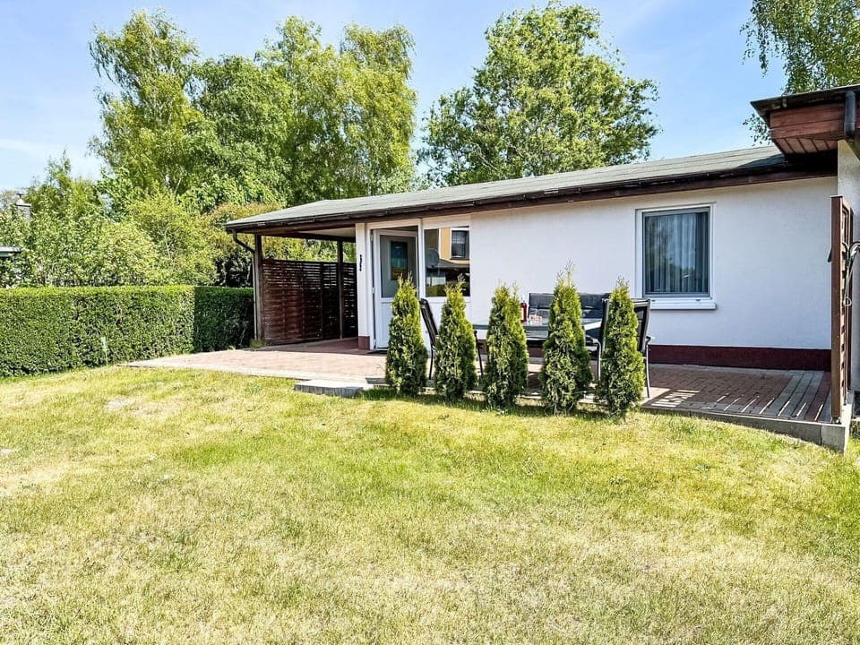 Building, House, Residential Area, Home, Shrub, Roof, Land Lot, Door, Cottage, Garden