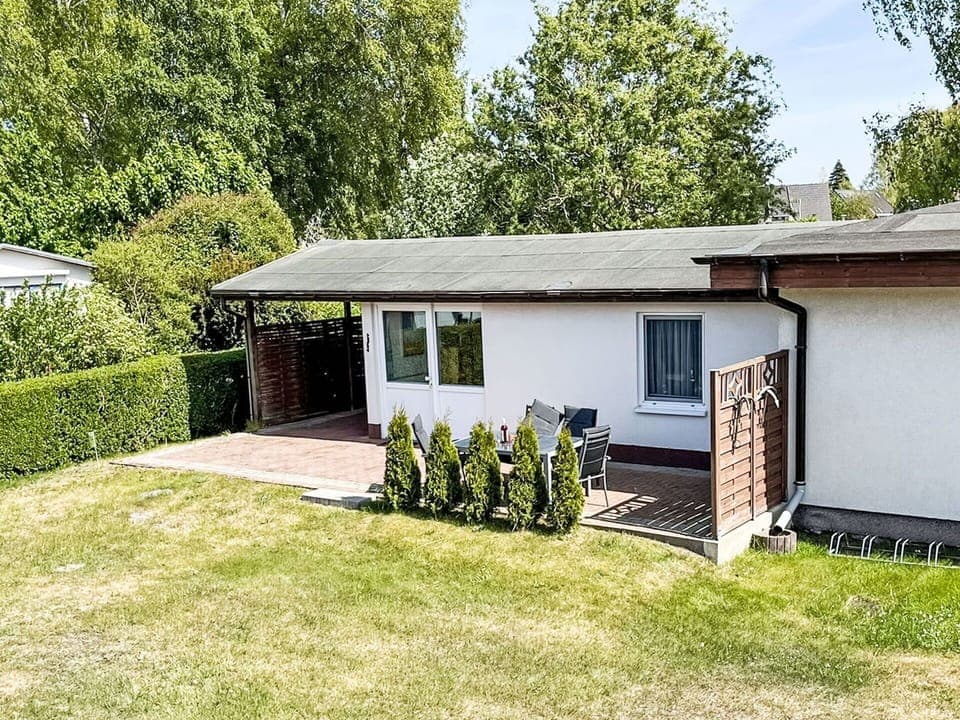 House, Roof, Residential Area, Home, Cottage, Land Lot, Garden, Door, Lawn, Estate