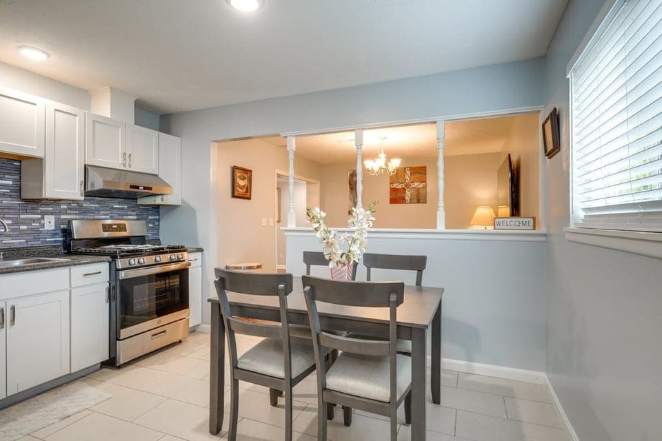 Full kitchen