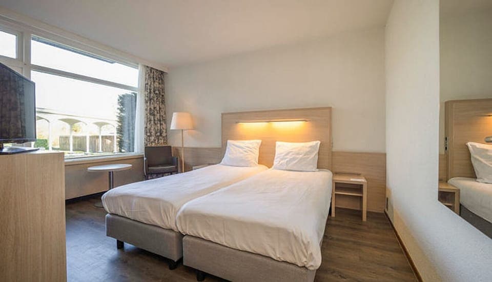 Comfortable Unit with Two Twin size beds