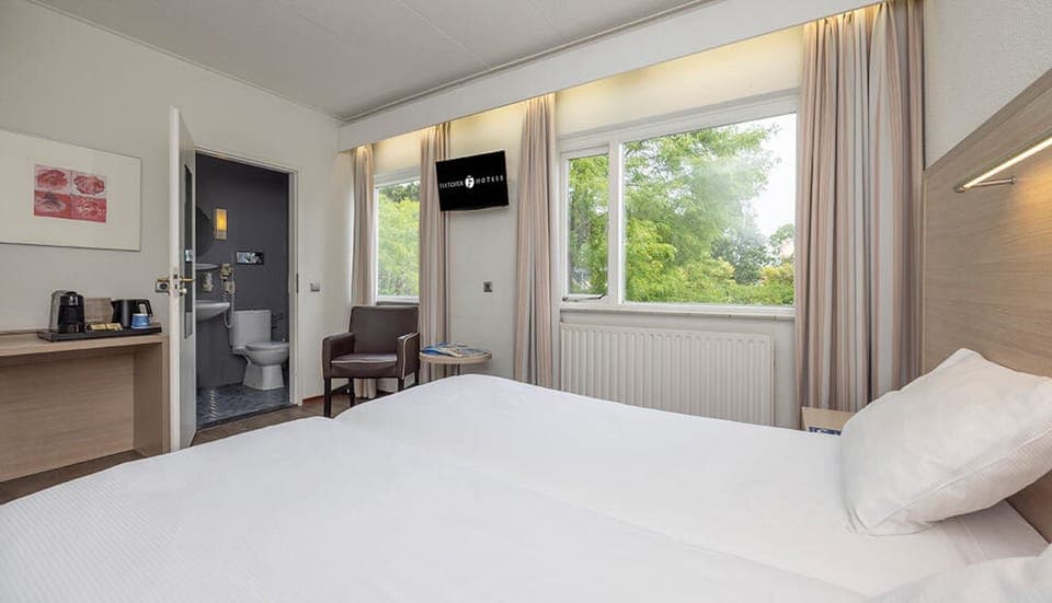 Comfortable Unit with Two Twin size beds