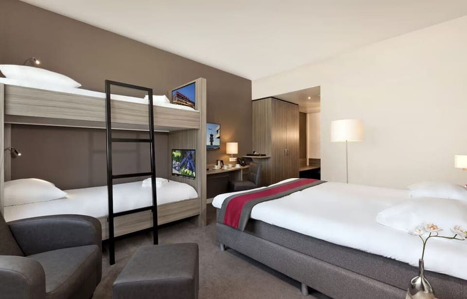 Comfortable Unit with 2 Twin size beds