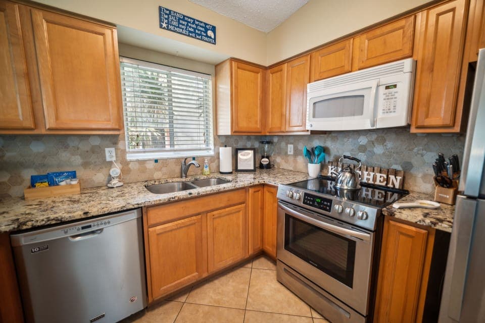 Indoors, Appliance, Microwave, Oven, Kitchen