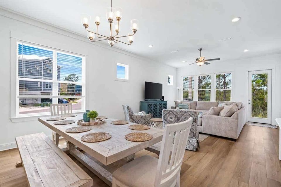 Welcome to Tranquil Tides - this open concept space offers plenty of space for entertaining.