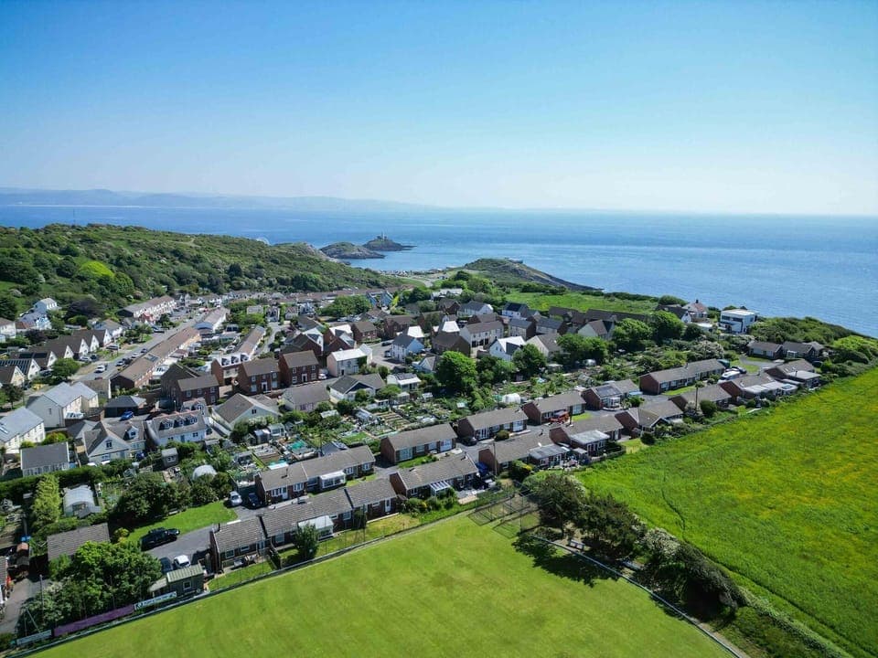 Cosy Cottage - 2 Bedroom Cottage - Mumbles (7207)