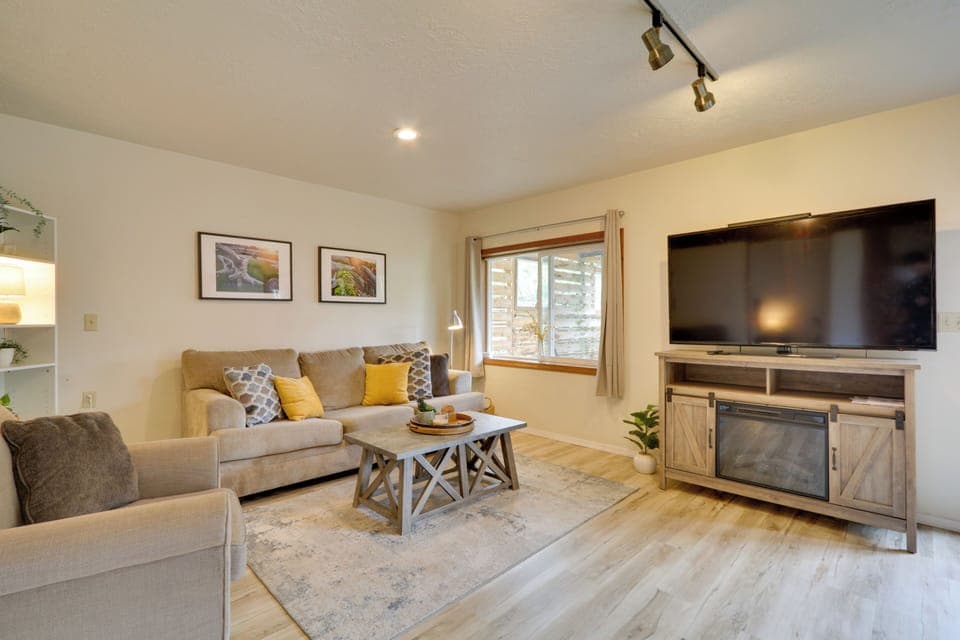 Portland Vacation Rental | 1BR | 1BA | 1,000 Sq Ft | Stairs Required