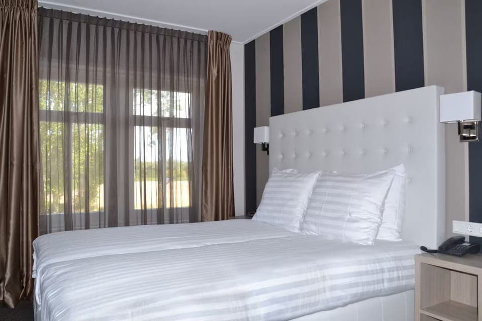 Comfortable Unit with Two Twin size beds