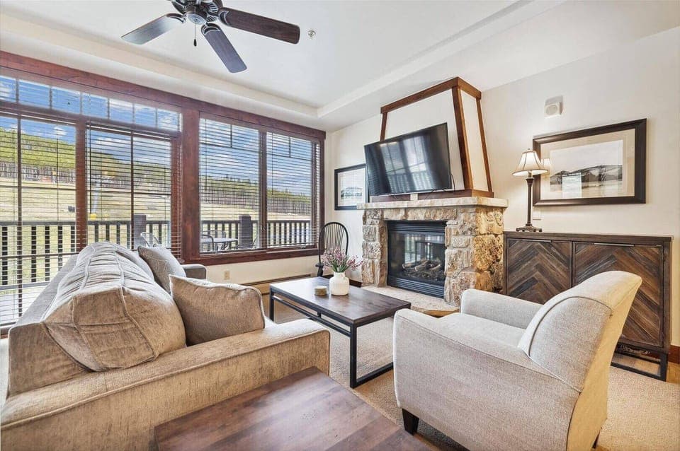 Living Room with Peak 8 Views