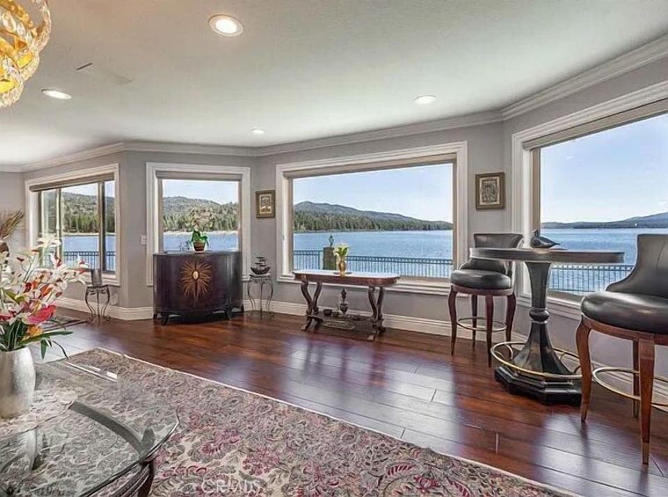 Living Room - Beautiful lake views from living room