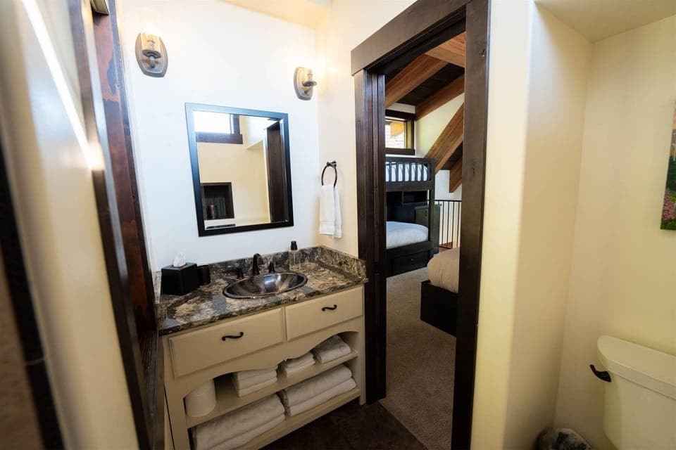 Each of the home`s bathrooms is stocked with plenty of high quality linens | Upper Level