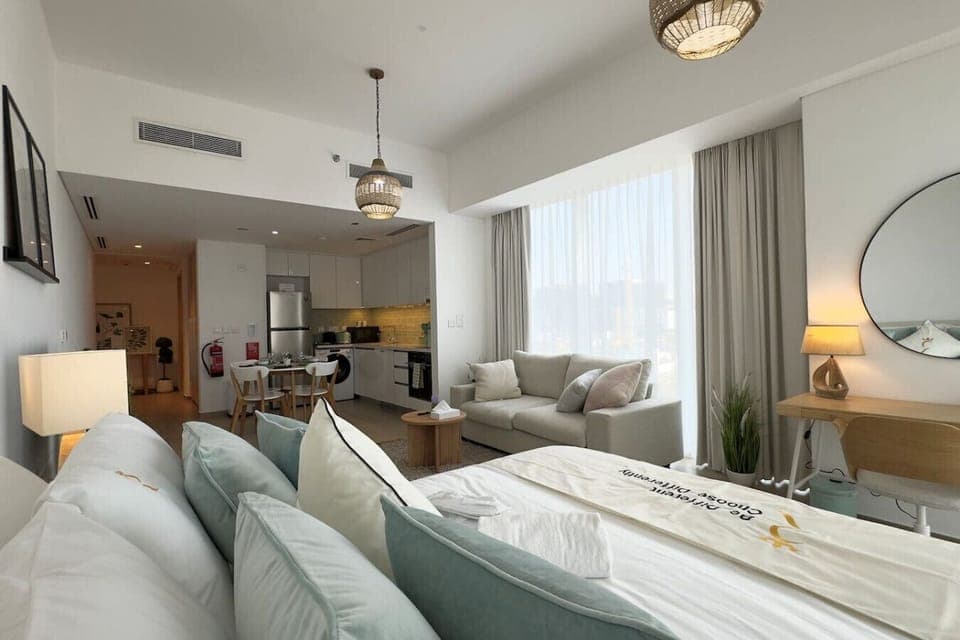 Open, airy, and beautifully designed—your perfect retreat in one space.