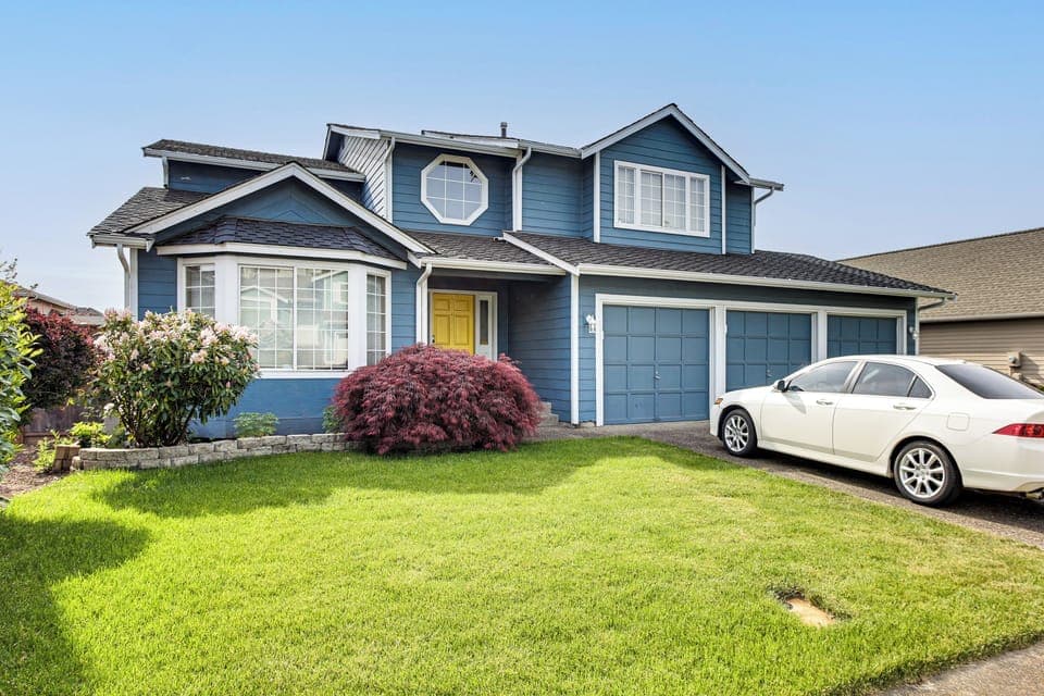 Tacoma Vacation Rental | 4BR | 2.5BA | Stairs Required | 2,750 Sq Ft