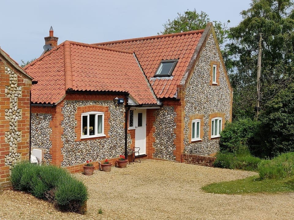 Orchard House driveway entrance, parking for 2/3 cars