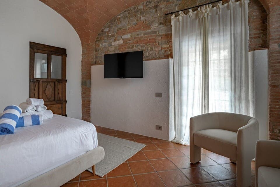 Autumn, Bedroom, Spring, Summer