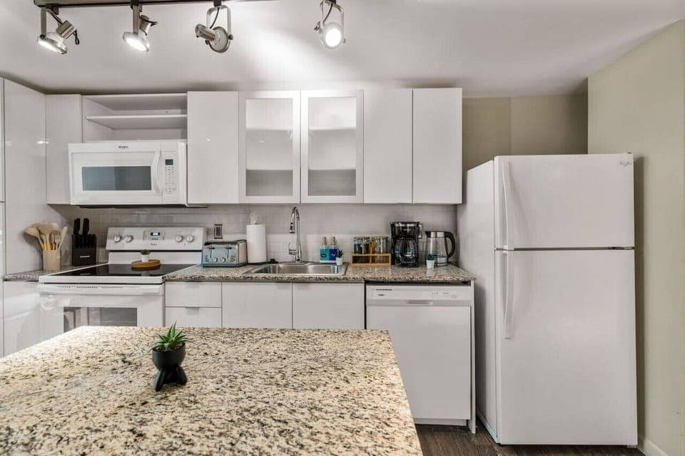 You can almost hear the sizzle of ingredients as you cook in the well-equipped kitchen, where every detail is designed for convenience.