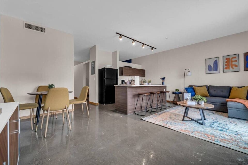 An open-concept area featuring a modern furnishings, and a stylish entertainment setup—ideal for gatherings and relaxation.