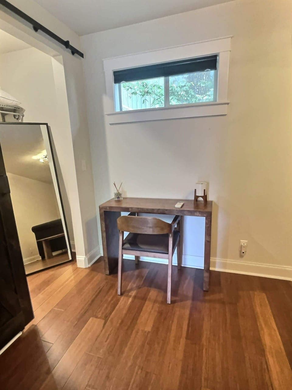 Workspace in back unit